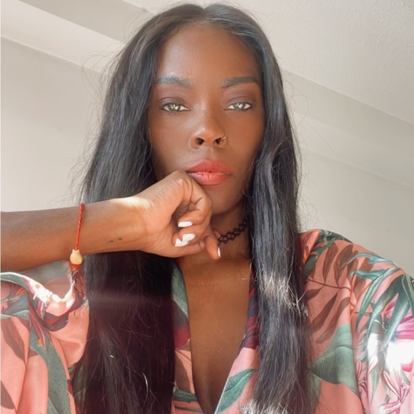 - 24” Straight HD LACE BRAZILIAN HUMAN HAIR PRE CUT LACE Glue less Wear and go - Picture 13 of 17